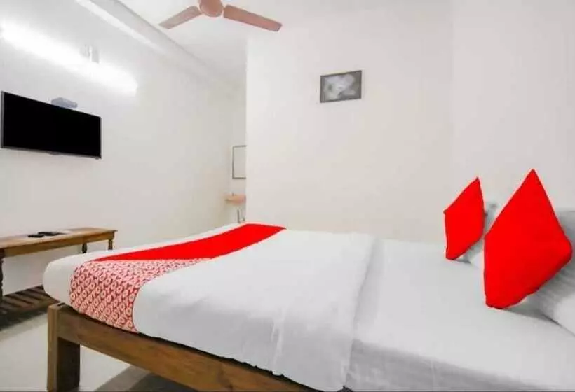 ペンション La Belle Residency Near Auroville Beach
