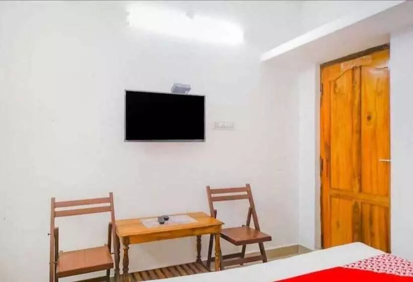 ペンション La Belle Residency Near Auroville Beach