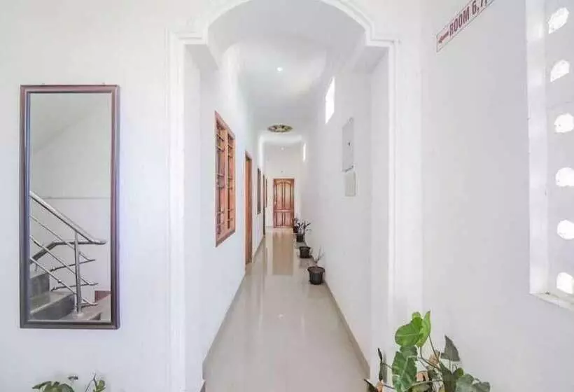ペンション La Belle Residency Near Auroville Beach