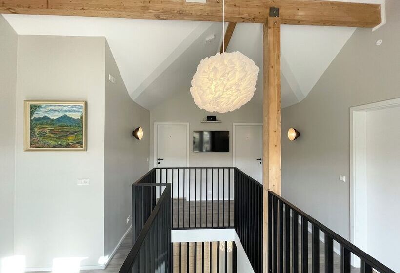 پانسیون Lindarhóll Guesthouse