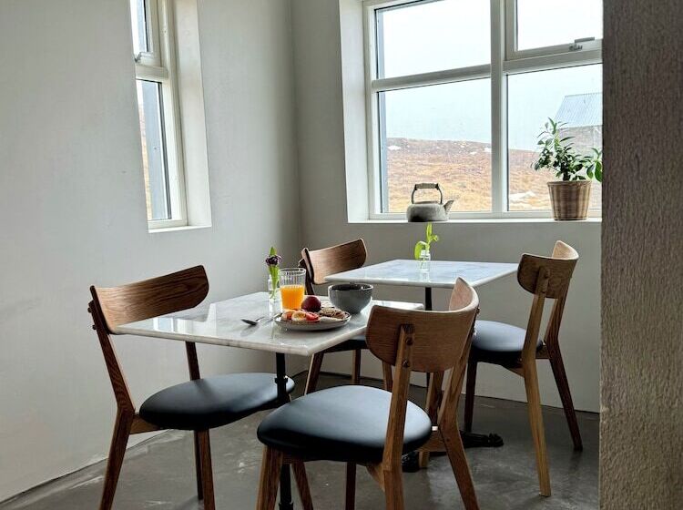 پانسیون Lindarhóll Guesthouse