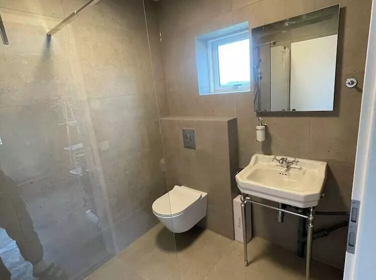 پانسیون Lindarhóll Guesthouse