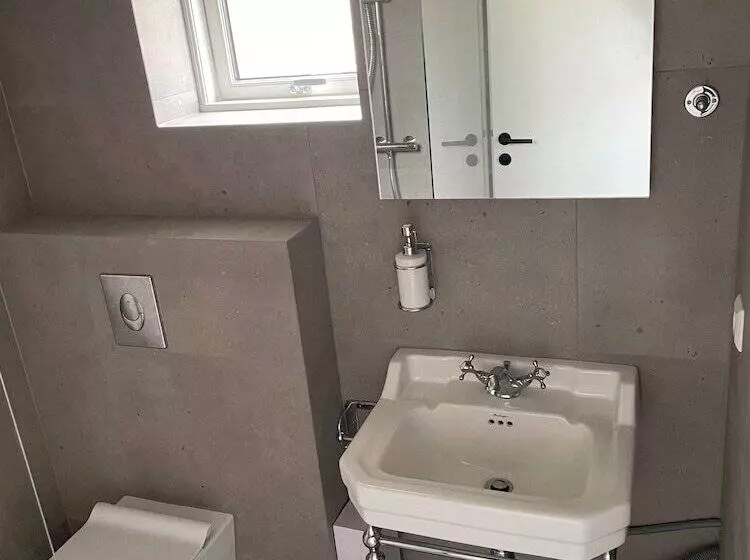 پانسیون Lindarhóll Guesthouse
