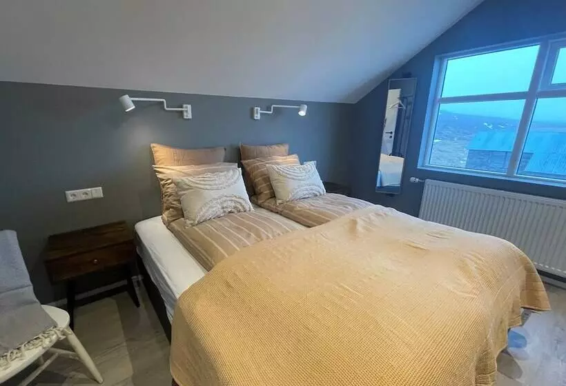 پانسیون Lindarhóll Guesthouse