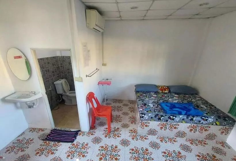 ホテル โรงแรมดาวทองรีสอร์ทมหาสารคาม