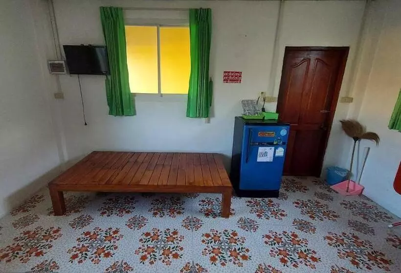 ホテル โรงแรมดาวทองรีสอร์ทมหาสารคาม