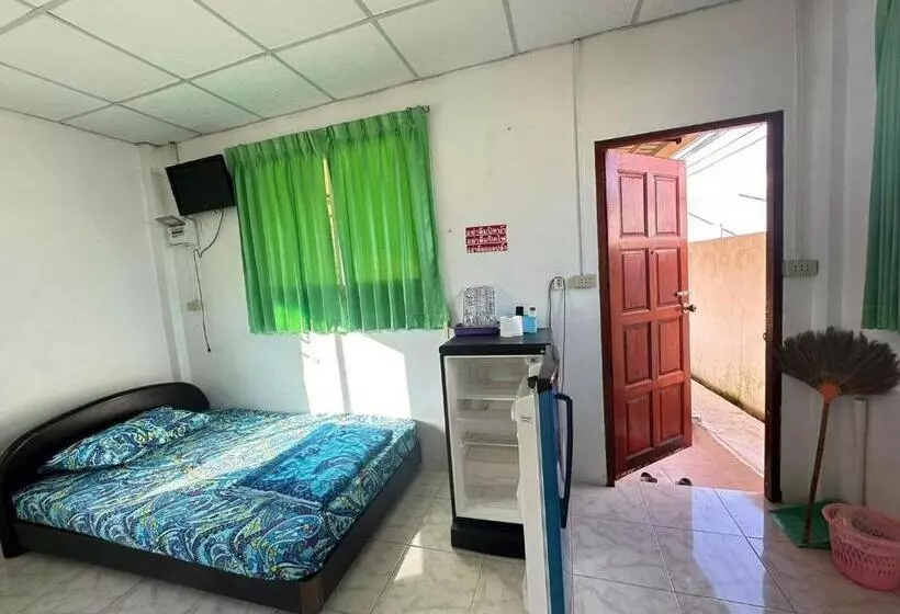 ホテル โรงแรมดาวทองรีสอร์ทมหาสารคาม