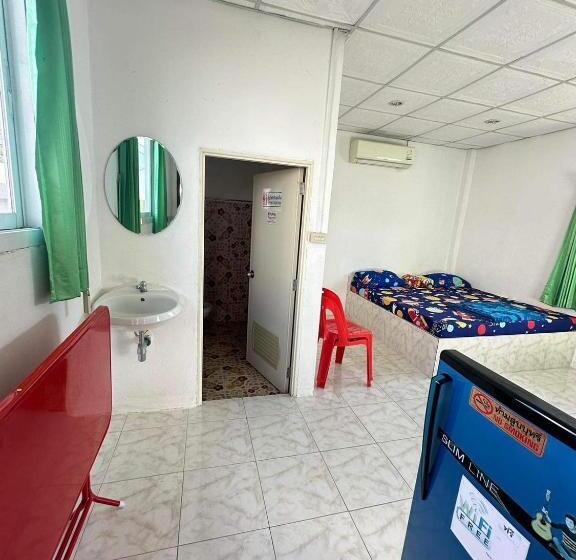 호텔 โรงแรมดาวทองรีสอร์ทมหาสารคาม