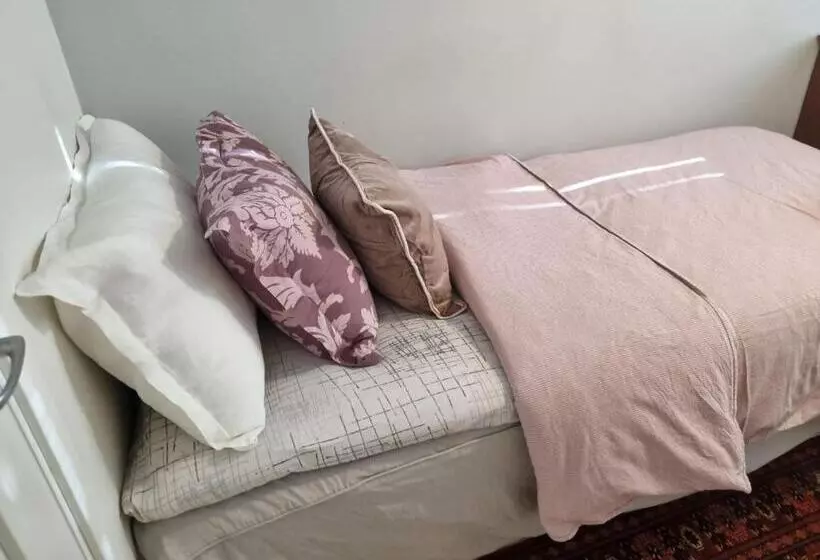 تختخواب و صبحانه Doktor Forselius Gata 16, The Pink Room