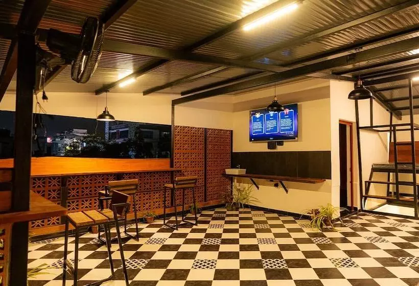 Retkeilymaja Moustache Coimbatore