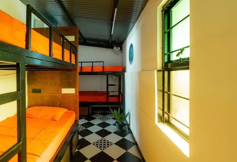 Retkeilymaja Moustache Coimbatore