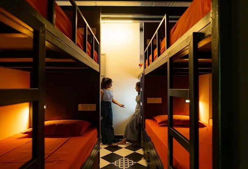 Retkeilymaja Moustache Coimbatore