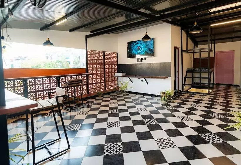 Retkeilymaja Moustache Coimbatore