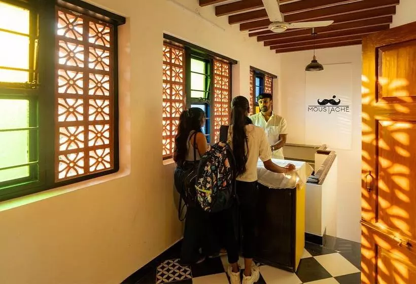 Retkeilymaja Moustache Coimbatore