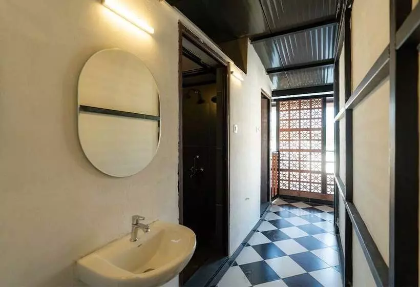 Retkeilymaja Moustache Coimbatore