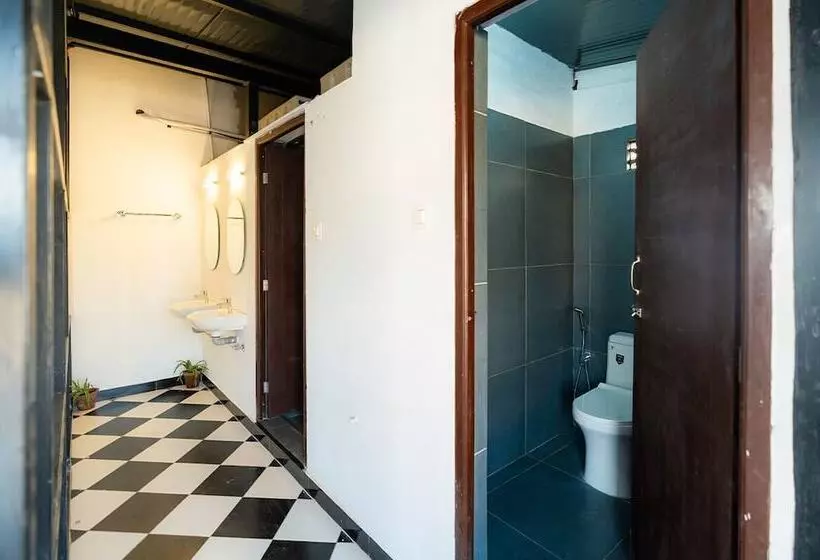 Retkeilymaja Moustache Coimbatore