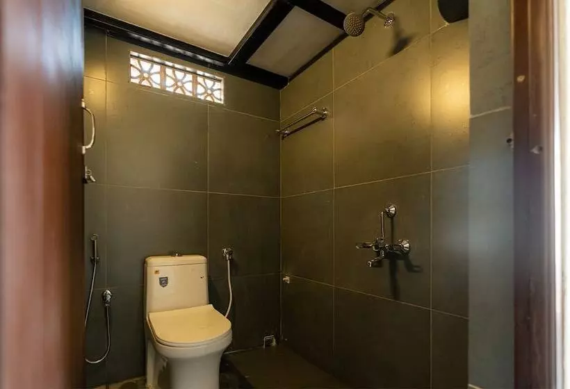 Retkeilymaja Moustache Coimbatore