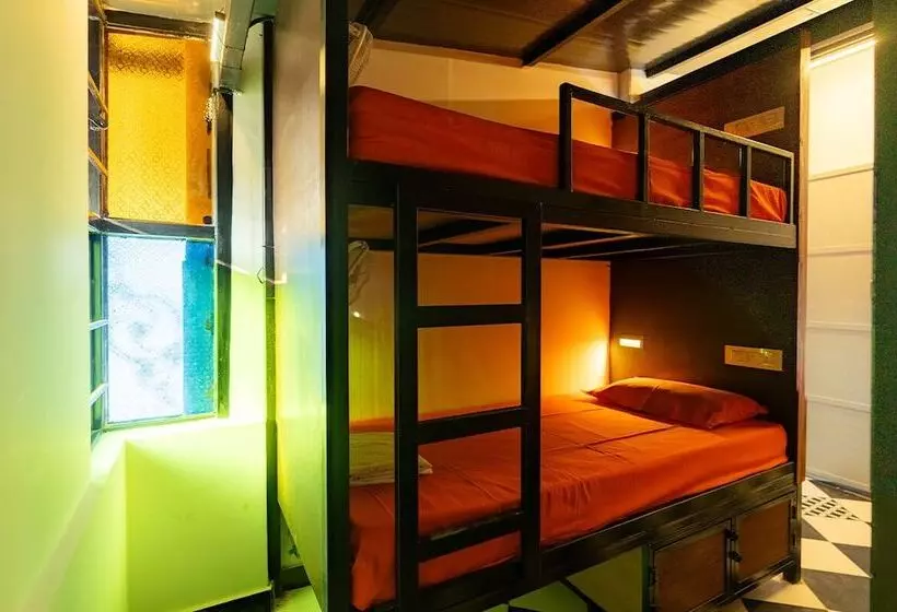 Retkeilymaja Moustache Coimbatore