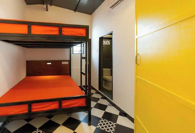 Retkeilymaja Moustache Coimbatore