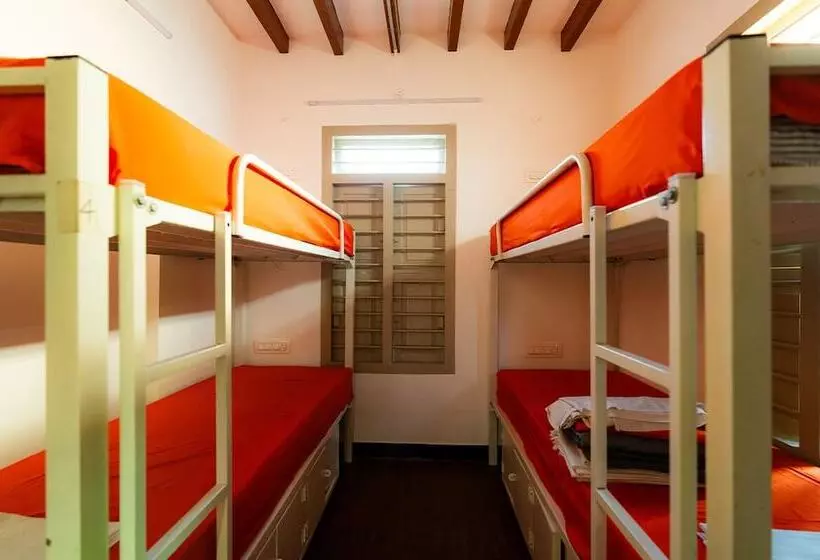 Retkeilymaja Moustache Coimbatore