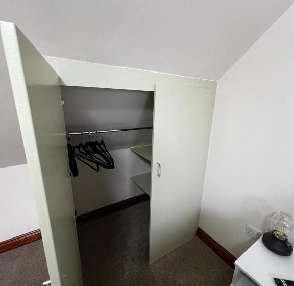 민박 Tewit Castle Adventures