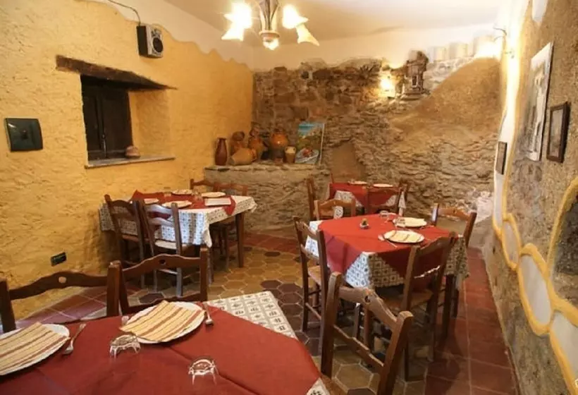 ベッドアンドブレックファースト A Taverna Intru U Vicu