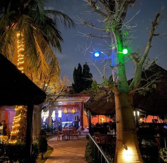 בית מלון כפרי Le Baobab