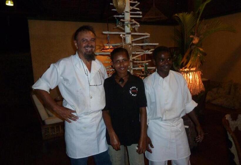 هتل Les Bungalows D Ambonara