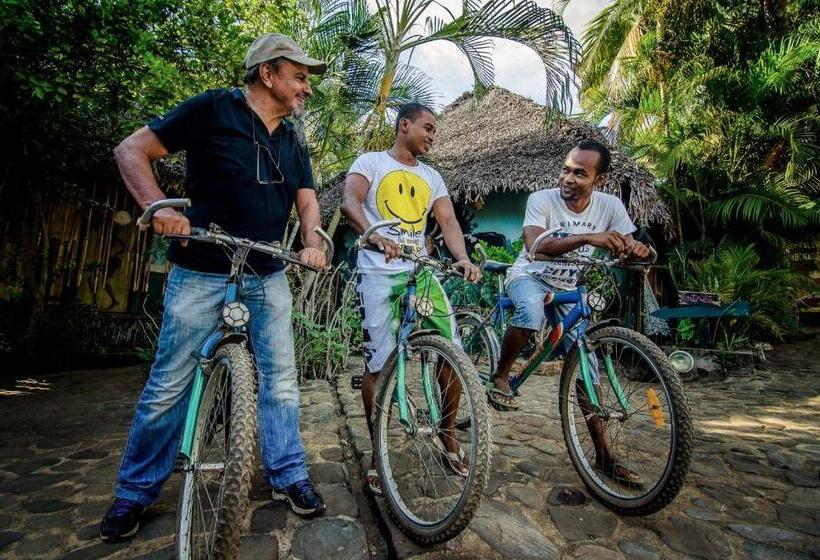 هتل Les Bungalows D Ambonara