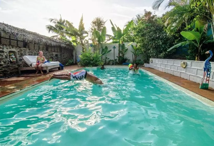هتل Les Bungalows D Ambonara