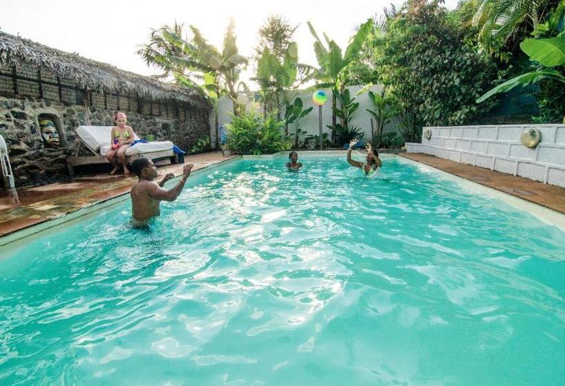 هتل Les Bungalows D Ambonara