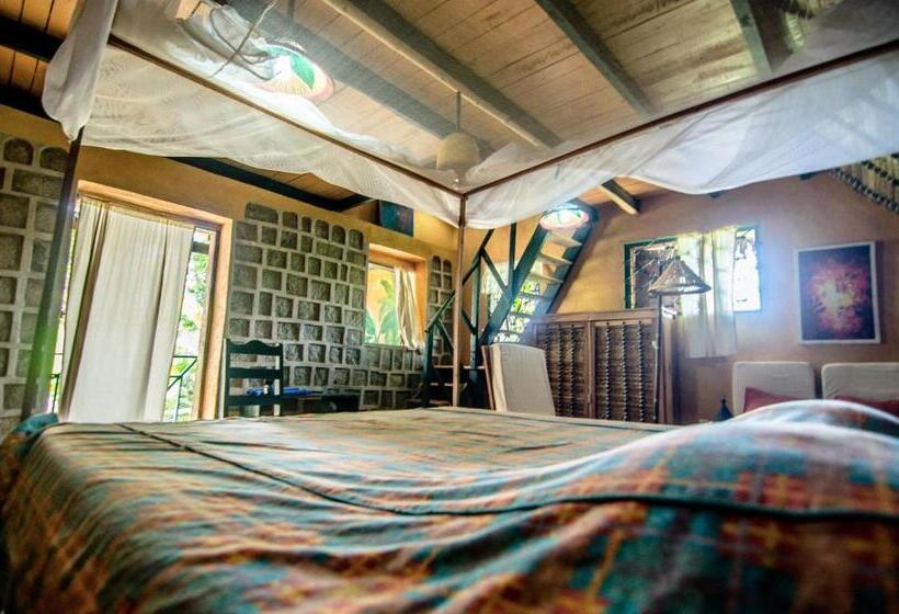 هتل Les Bungalows D Ambonara