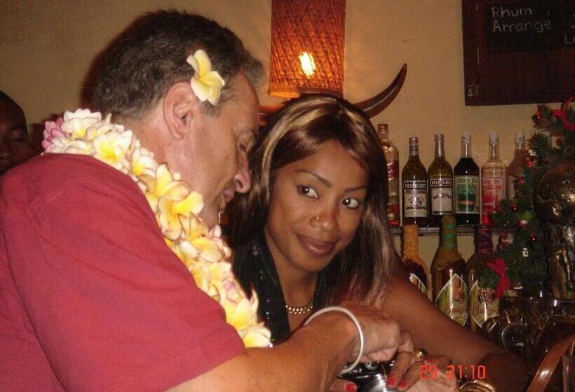 هتل Les Bungalows D Ambonara