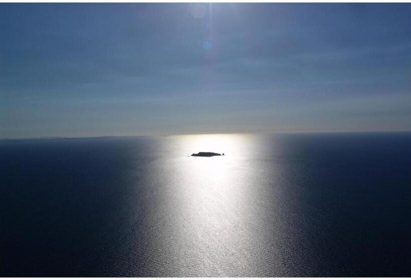 هتل Les Bungalows D Ambonara