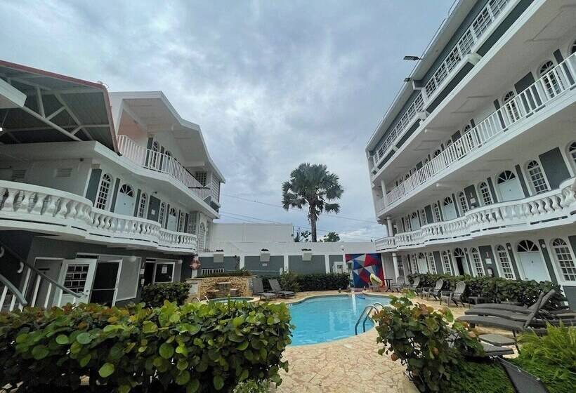 Hotel The Village Inn