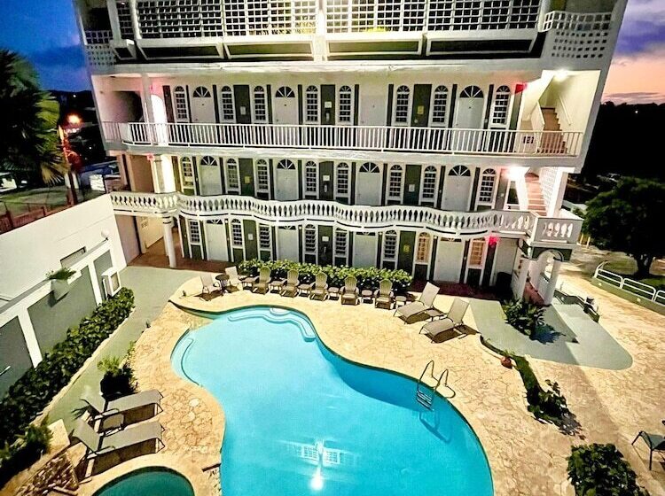 Hotel The Village Inn