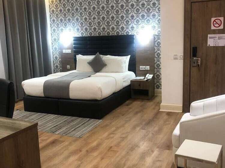 Crownsville Hotel Airport Road