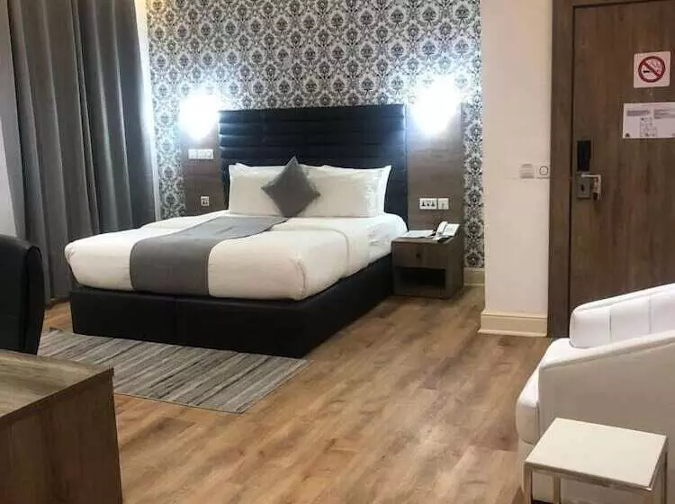 Crownsville Hotel   Airport Road