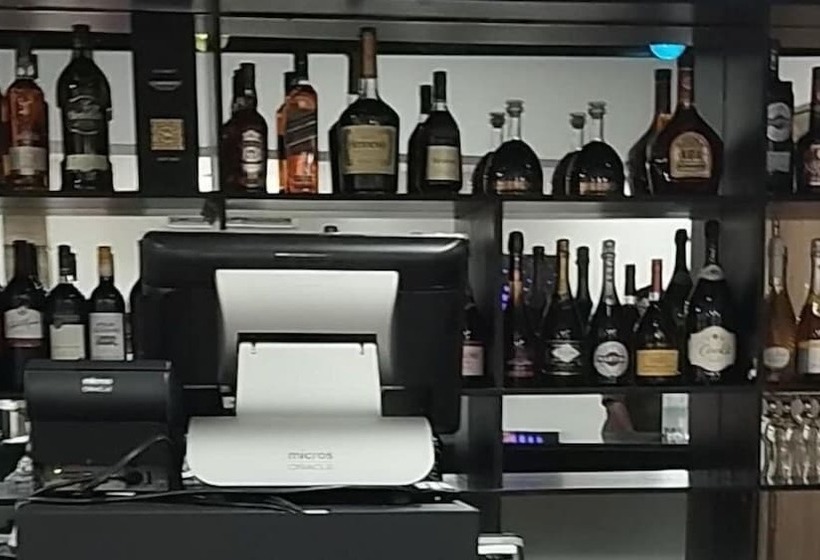 Crownsville Hotel Airport Road