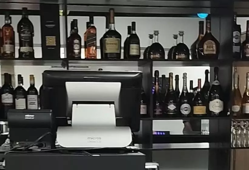 Crownsville Hotel   Airport Road