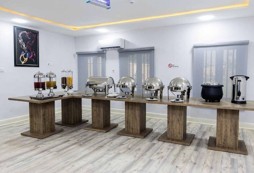 Crownsville Hotel Airport Road