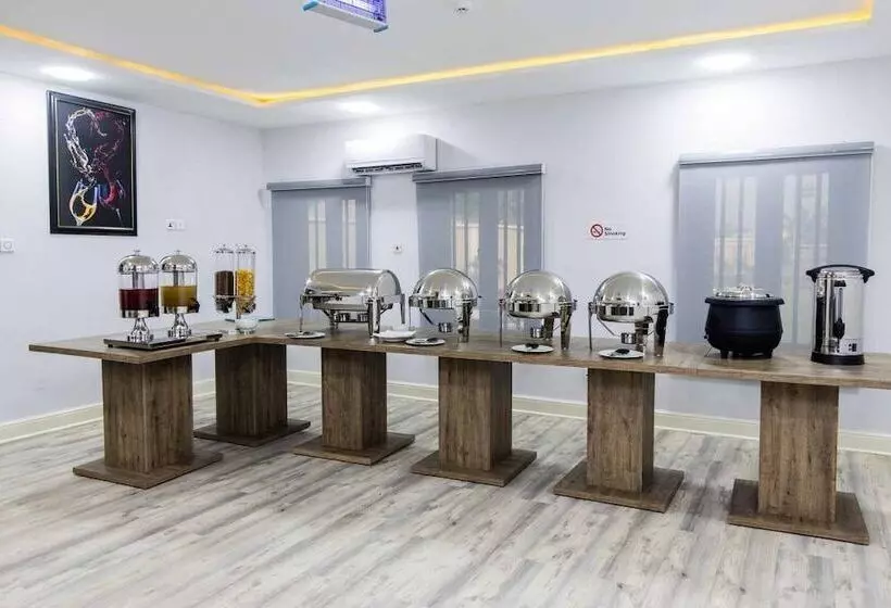 Crownsville Hotel   Airport Road