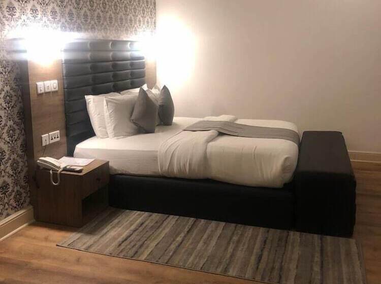 Crownsville Hotel Airport Road