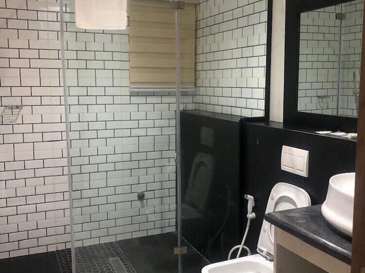 Crownsville Hotel Airport Road