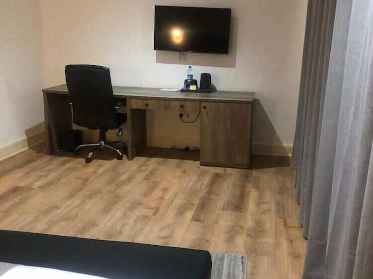 Crownsville Hotel Airport Road