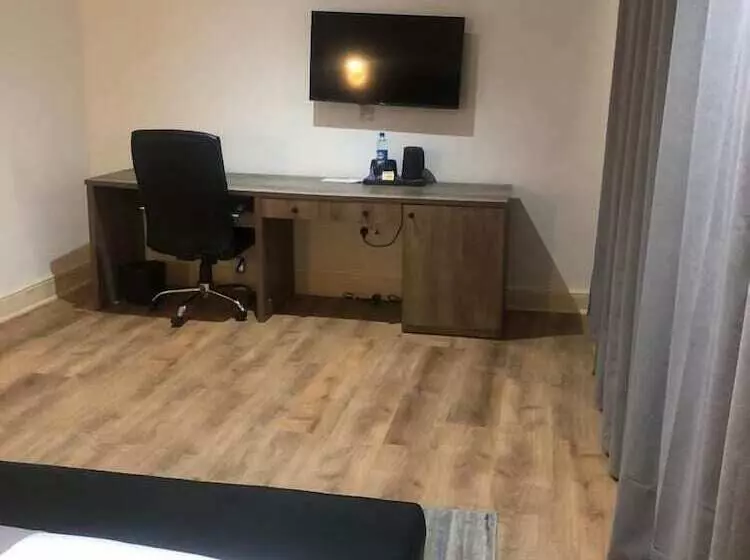 Crownsville Hotel   Airport Road