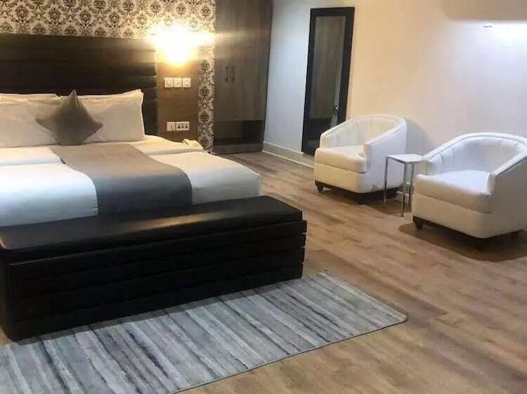 Crownsville Hotel   Airport Road