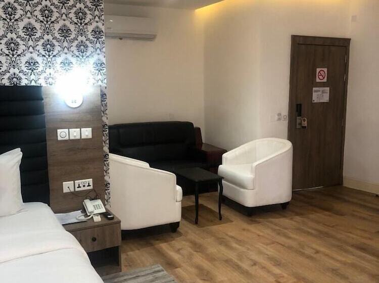 Crownsville Hotel Airport Road