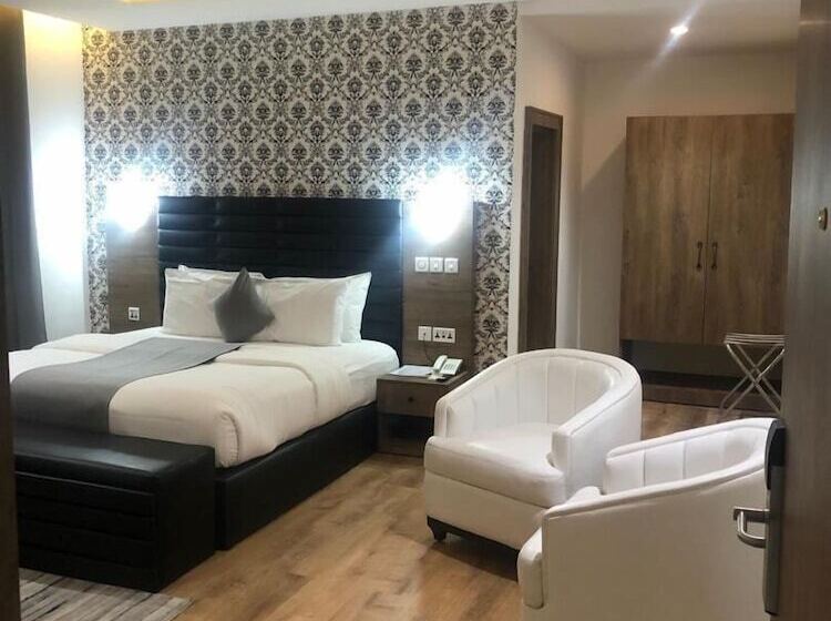 Crownsville Hotel Airport Road