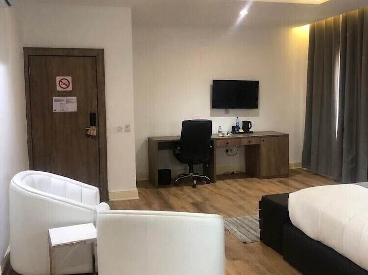 Crownsville Hotel Airport Road